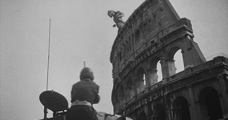 Lo Ymir in visita al Colosseo in cerca del luogo esatto dell'incontro Bruce vs. Chuck 