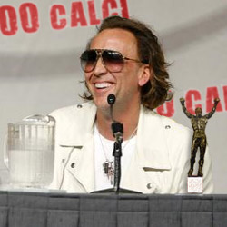 Un sorridente Nicolas Cage alla conferenza stampa post-premio