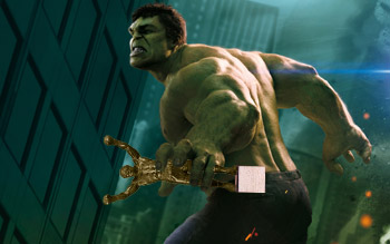 Dopo aver vinto come Miglior Mostro, Hulk è stato visto correre in lacrime in camera d'albergo con un mega-barattolo di Nutella
