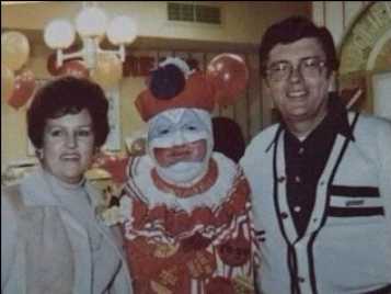 Fun fact: Pogo, il clown sanguinario che li ha ispirati tutti, ha davvero stuprato e ucciso 35 donne